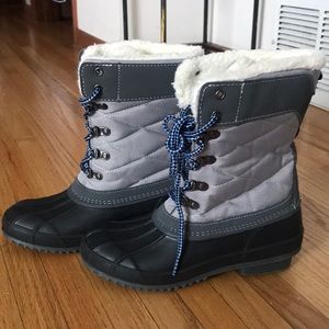 Khombu youth winter snow boots with fleece inside.